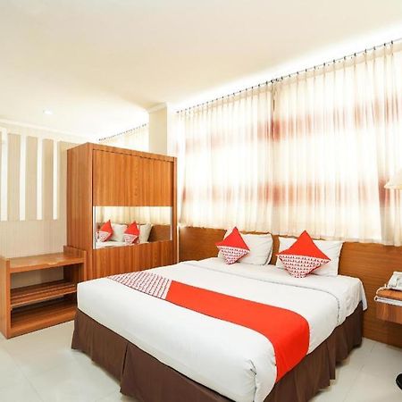 סוראבאיה Oyo 235 Maumu Hotel & Lounge מראה חיצוני תמונה