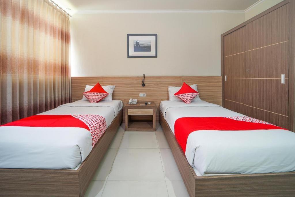 סוראבאיה Oyo 235 Maumu Hotel & Lounge מראה חיצוני תמונה