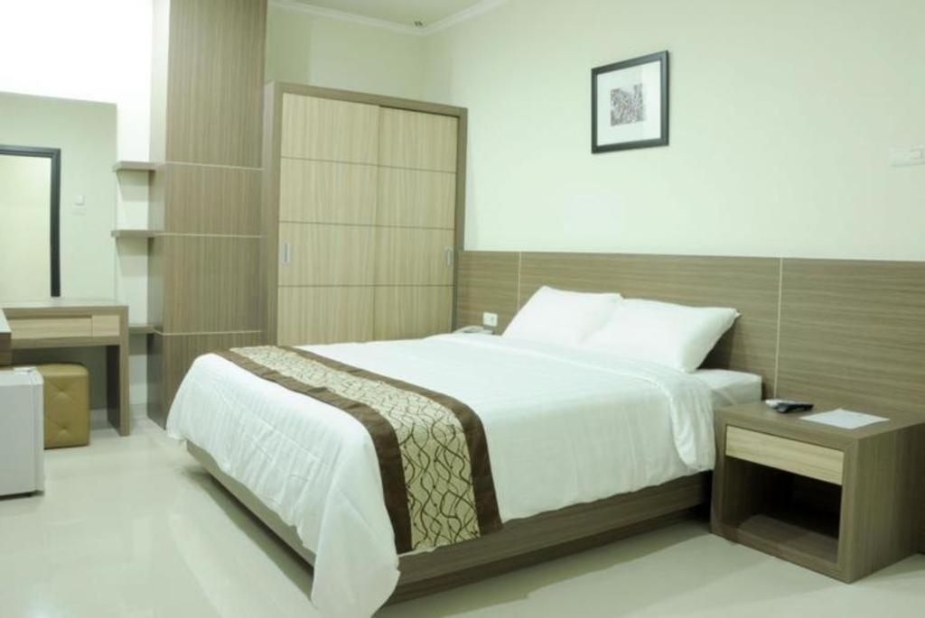 סוראבאיה Oyo 235 Maumu Hotel & Lounge מראה חיצוני תמונה