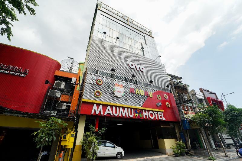 סוראבאיה Oyo 235 Maumu Hotel & Lounge מראה חיצוני תמונה