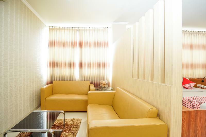 סוראבאיה Oyo 235 Maumu Hotel & Lounge מראה חיצוני תמונה