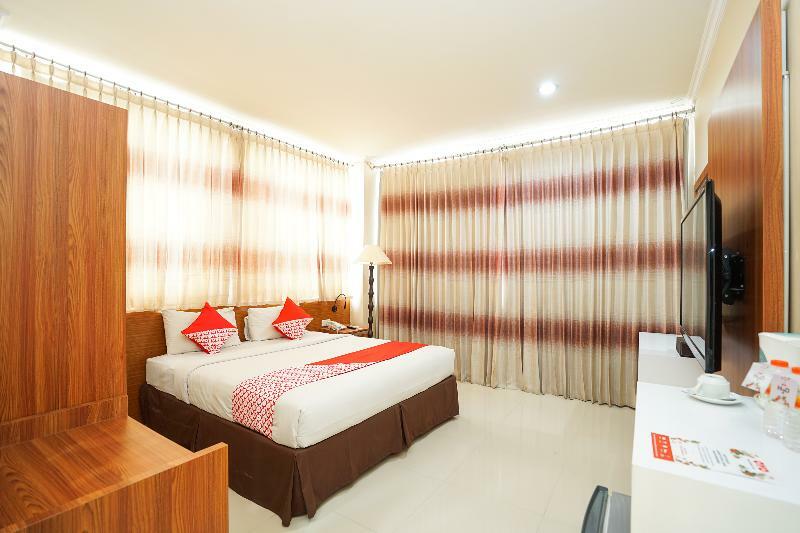סוראבאיה Oyo 235 Maumu Hotel & Lounge מראה חיצוני תמונה