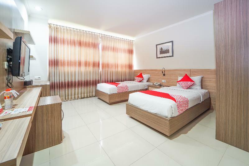 סוראבאיה Oyo 235 Maumu Hotel & Lounge מראה חיצוני תמונה