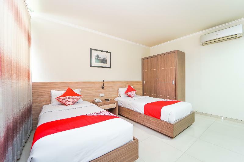 סוראבאיה Oyo 235 Maumu Hotel & Lounge מראה חיצוני תמונה